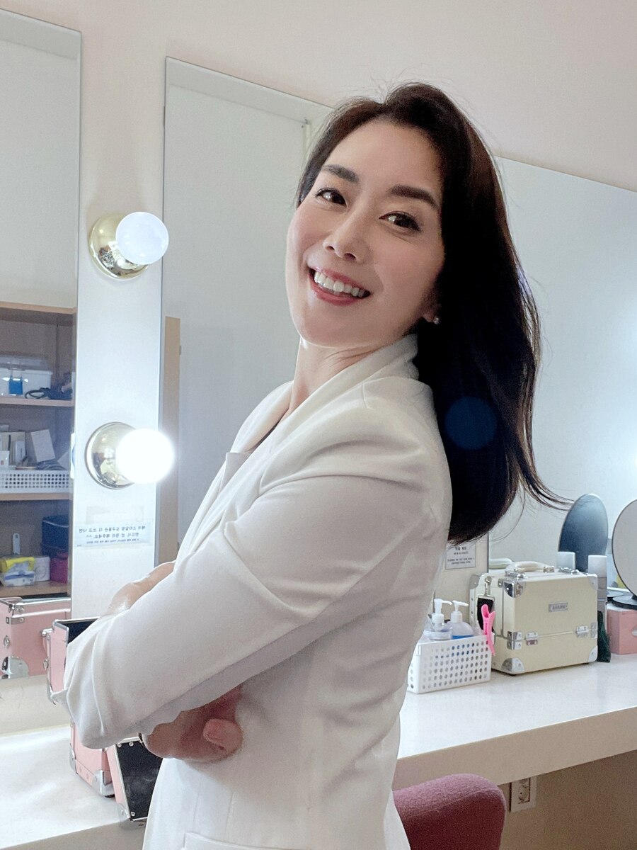 Jamie (Hee Jung) Lee smiling backstage before a broadcast